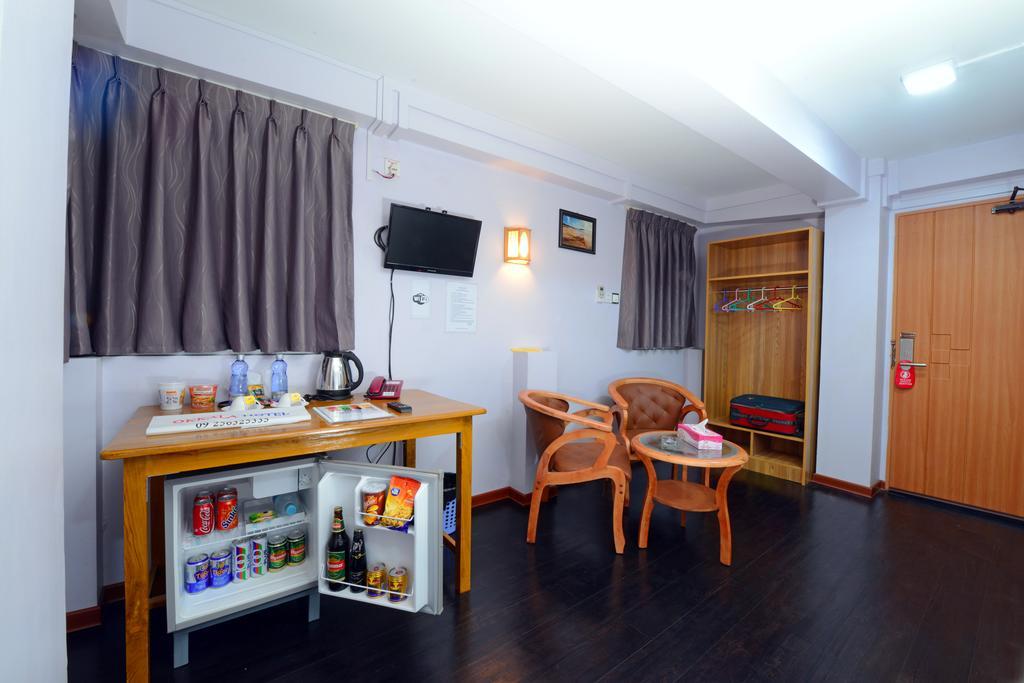 Okkala Hotel Yangon Extérieur photo