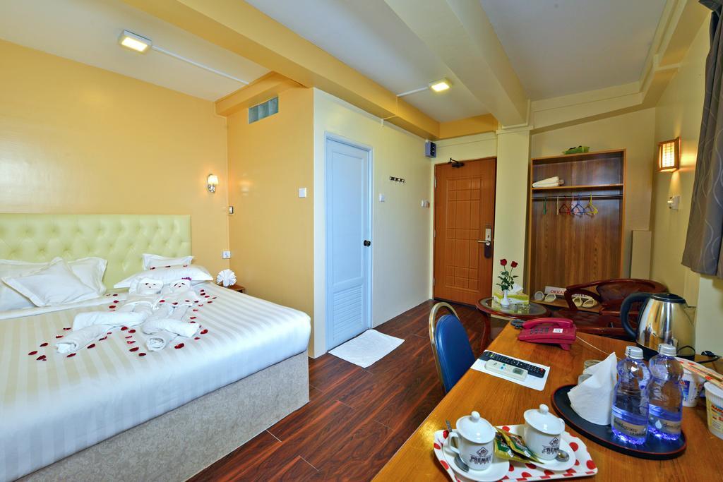 Okkala Hotel Yangon Extérieur photo