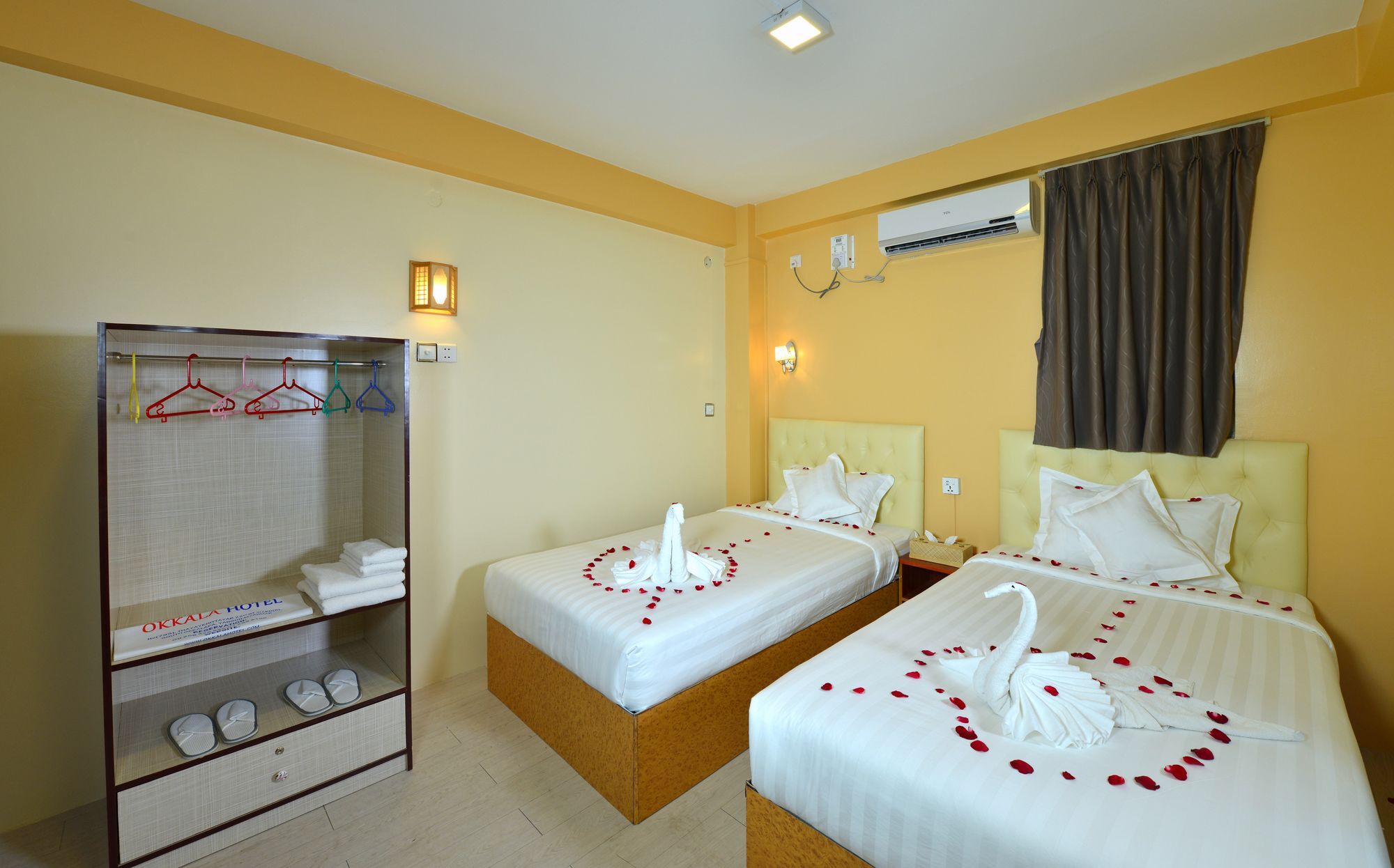 Okkala Hotel Yangon Extérieur photo
